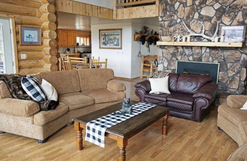 Newcastle House | Blue Mountain Ranch 7 Bedrooms, Sleeps 20