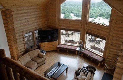 Newcastle House | Blue Mountain Ranch 7 Bedrooms, Sleeps 20