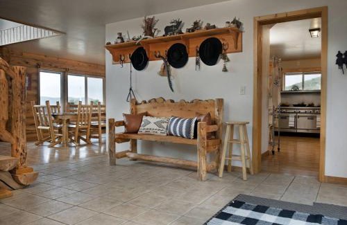 Newcastle House | Blue Mountain Ranch 7 Bedrooms, Sleeps 20