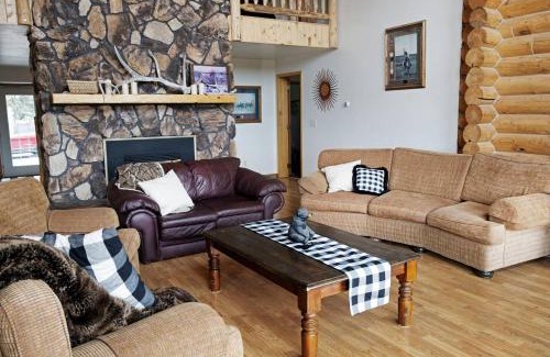 Newcastle House | Blue Mountain Ranch 7 Bedrooms, Sleeps 20