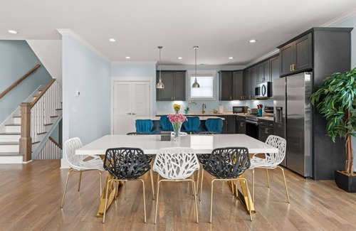 Talbot's Corner House | Blue Note Retreat – Nashville-Chic Townhome for 8 w/Rooftop Deck!