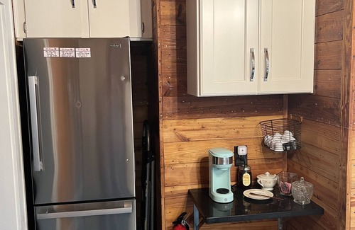 Lufkin House | Blue Oak Haven in the heart of Lufkin, TX is stylish, updated, and roomy.