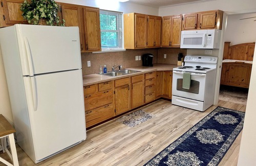 Piney Cottage | Blue Oasis By The Lake