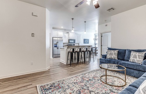 South Oklahoma City House | Blue Oasis Home - Sleeps 12