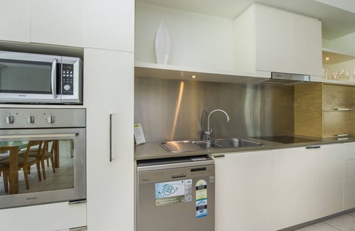 Nelly Bay Apartment | Blue on Blue Apartment 1011