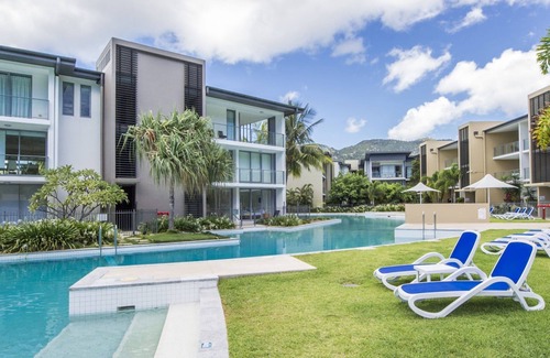 Nelly Bay Apartment | Blue on Blue Apartment 1011