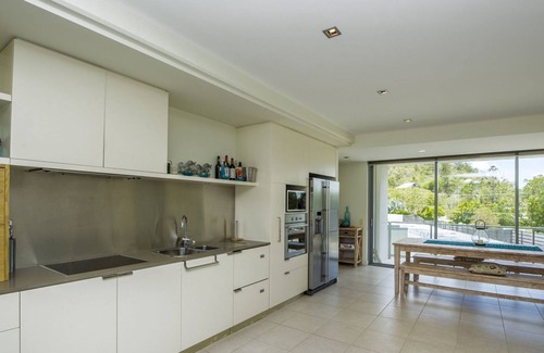 Nelly Bay Apartment | Blue on Blue Apartment 327