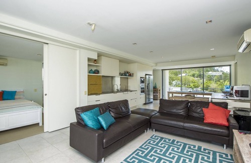 Nelly Bay Apartment | Blue on Blue Apartment 327