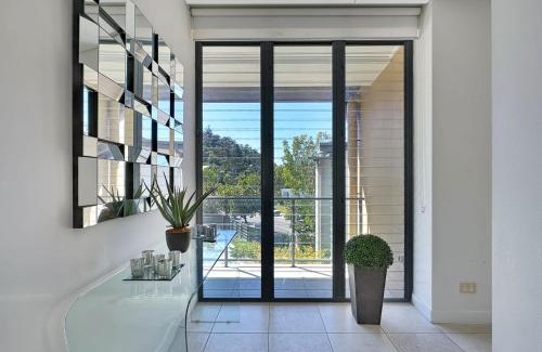Nelly Bay Apartment | Blue on Blue Penthouse Apartment 335