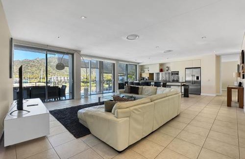 Nelly Bay Apartment | Blue on Blue Penthouse Apartment 335