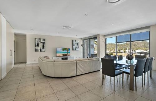 Nelly Bay Apartment | Blue on Blue Penthouse Apartment 335