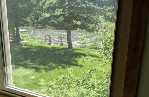 Nye Cabin | Blue ribbon trout fishing on the Stillwater River