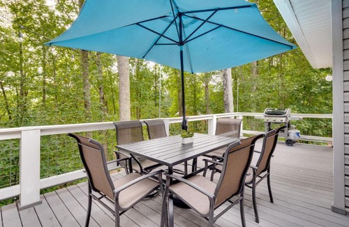 Fletcher House | Blue Ridge Mountain Retreat Deck and Sunroom!
