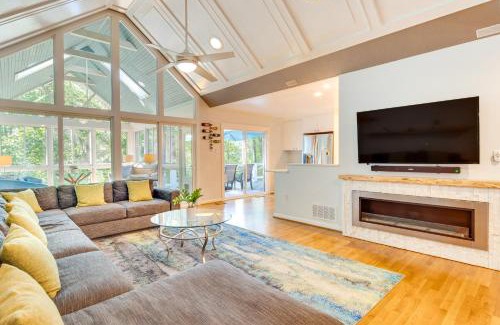 Fletcher House | Blue Ridge Mountain Retreat Deck and Sunroom!