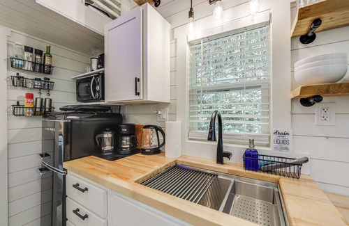 Old Fort Apartment | Blue Ridge Mountain Tiny Home: Escape to Nature!