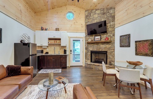 Epworth Cottage | Blue Ridge Mountainside Cottage w/Fire Pit!