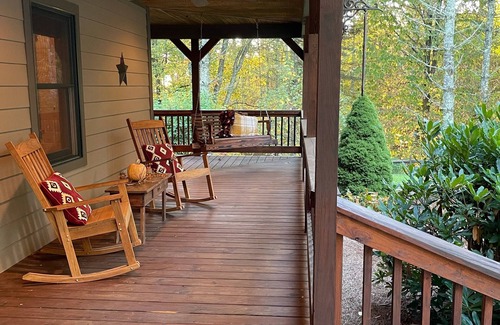 Altamont House | Blue Ridge Private Cabin: Hot Tub, Fire Pit, 12 Acres, Slopes & Winery