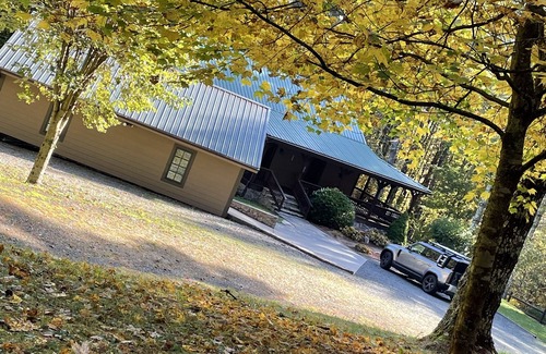 Altamont House | Blue Ridge Private Cabin: Hot Tub, Fire Pit, 12 Acres, Slopes & Winery