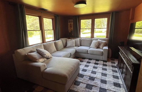 Chittenden House | Blue Ridge Retreat-NEW Hot tub/Mountain Top Inn/Killington/VAST