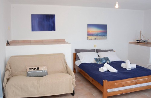 Tsoutsouros Apartment | Blue Sea, is situated in Tsoutsouros just 100 m from the beach.