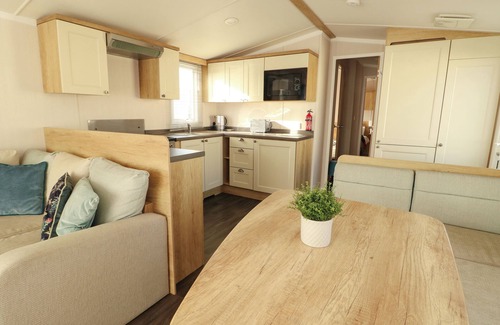 Dinas Cottage | Blue Skies