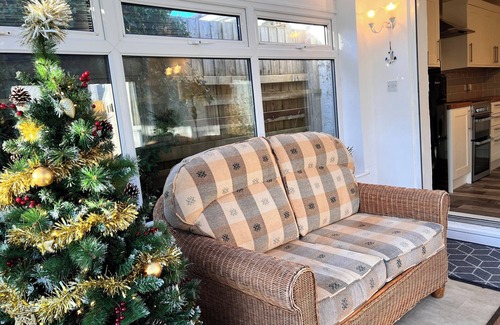 Pentraeth House | 'Blue Sky' 2 Bedroom Enclosed Garden Parking, WiFi