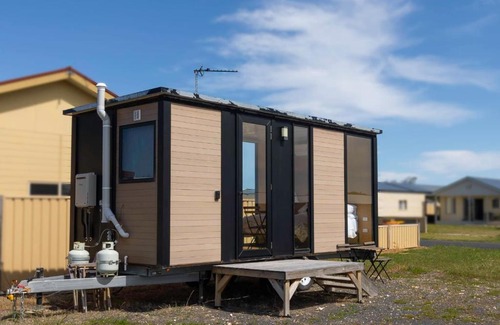 Pelican Point House | Blue Tongue