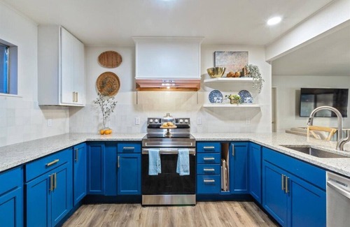 Belton House | Blue Vista, lake view, hot tub, fire pit, covered patio