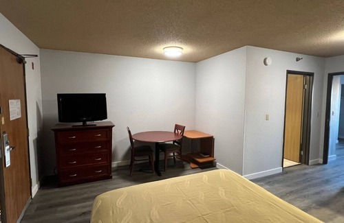 Eagan Hotel | Blue Way Inn and Suites Eagan - 2 Queen Bed Non Smoking