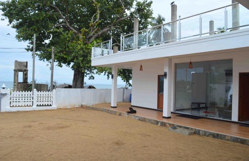 Trincomalee House | Blue Wings Beach Hotel