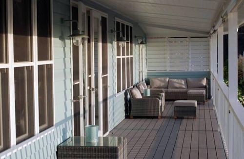 Green Point House | Bluebell, Between the ocean & the lake