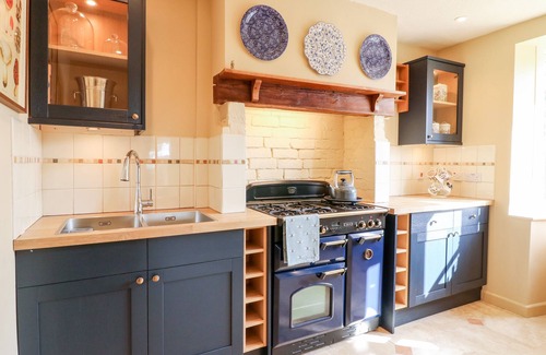 Rugeley Cottage | BLUEBELL COTTAGE, family friendly, with open fire in Rugeley