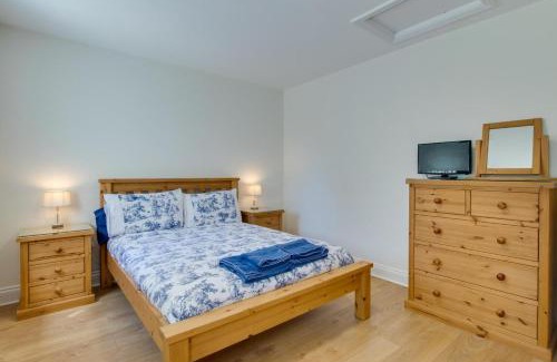 Llanrhidian Higher House | Bluebell Cottage