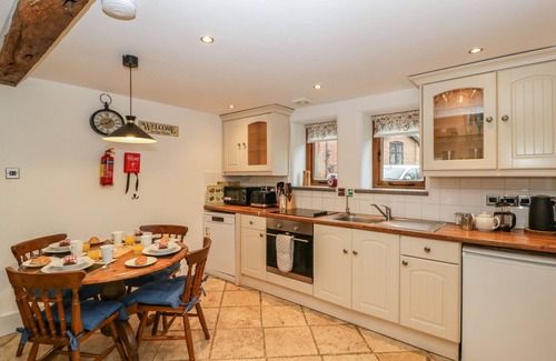 Pembridge Cottage | BLUEBELL COTTAGE, pet friendly, with hot tub in Pembridge