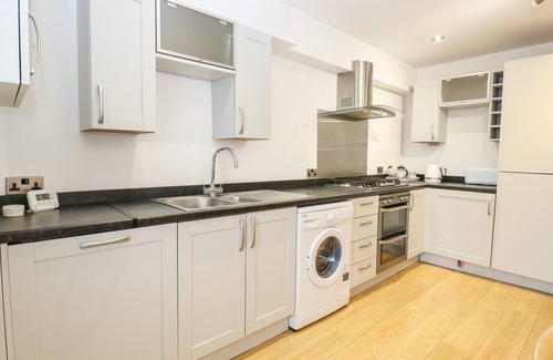 Selby Cottage | BLUEBELL COTTAGE, pet friendly, with a garden in Brayton