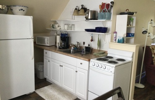 Jefferson City Apartment | Bluebell Mountain Studio Loft with indoor Garage Parking - Helena/Jefferson City