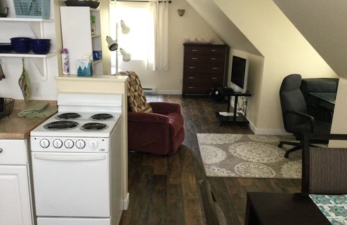Jefferson City Apartment | Bluebell Mountain Studio Loft with indoor Garage Parking - Helena/Jefferson City