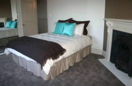 Albury House | Bluebells Cottage Central Albury