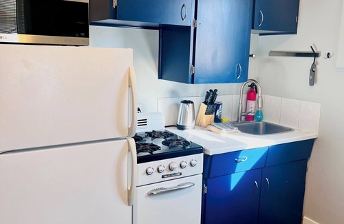 Bankview Apartment | BLUEBERRY - 1 Bedroom/1 Bath Suite in Bankview, Calgary (Sleeps 2)