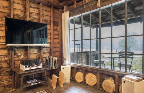 Willow Cabin | BLUEBERRY HILL CABIN