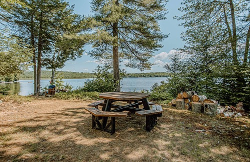 Dryden House | Blueberry Point – A Four-Season Lakeside Retreat in Central Maine