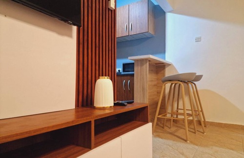 Dansoman House | Blueberry Suite 2