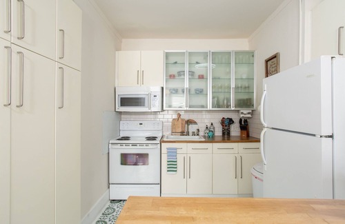 Hillsboro Village Apartment | Bluebird: Belmont University-2mi Broadway-2 Kings