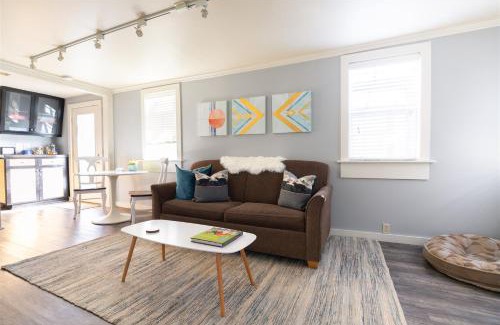 Old Bend House | Bluebird Day - Aspen Getaway
