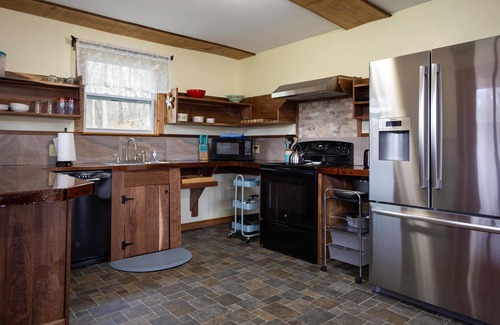 Lakeville Cottage | Bluebird Hollow is a cozy little home in the woods