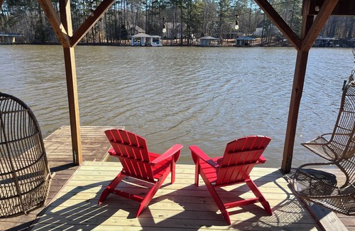 Ebony House | BlueFox: 4 BR 3.5 Bath Waterfront Escape UPDATED 2025!