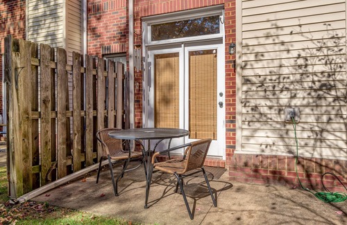 Lexington House | Bluegrass beauty located in central Lexington .