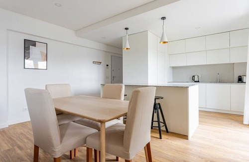 Casal da Ladeira Apartment | Blueground | Alvalade, balcony, nr Gulbenkian