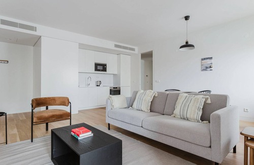 Alto do Pina Apartment | Blueground | Areeiro, w/d, a/c, swimming pool