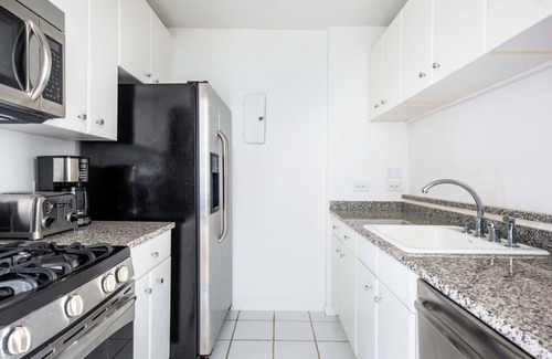 Battery Park City Apartment | Blueground | Battery Park City, rooftop, nr Battery Park